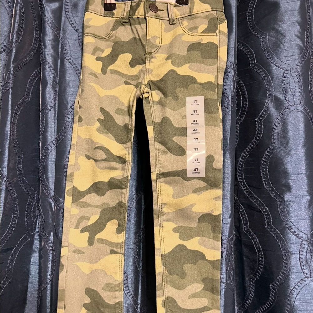 Old Navy Green and Tan Camouflage Jeans
